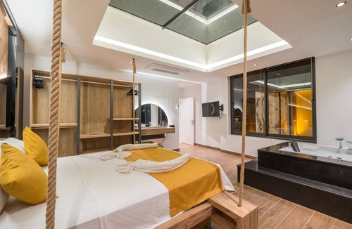 Sarıbelen Villa | 8 Person Villa With a Pool Slide