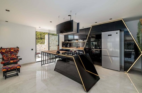 Sarıbelen Villa | 8 Person Villa With a Pool Slide