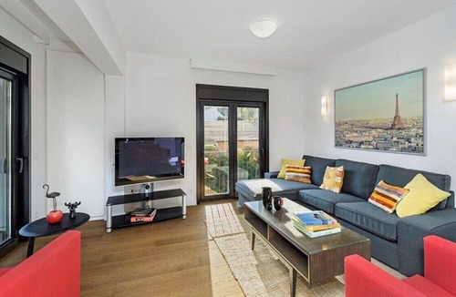 Bebek House | Newly renovated 4 bedroom modern super cozy house located in the heart of Bebek