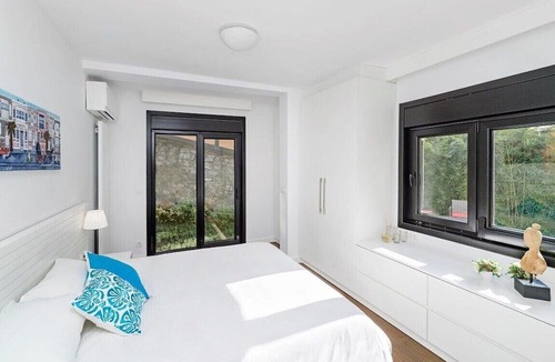 Bebek House | Newly renovated 4 bedroom modern super cozy house located in the heart of Bebek