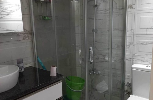 Darica Apartment | House is with a terrace and a fireplace -just 5 minutes away from the sea