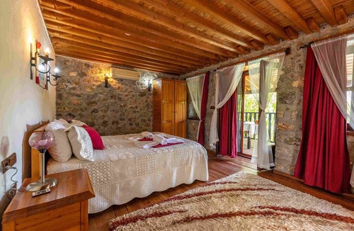 Fethiye Villa | Renovated 2BR Villa W/ Pool - Perfect for Couples Fethiye Villa 1027