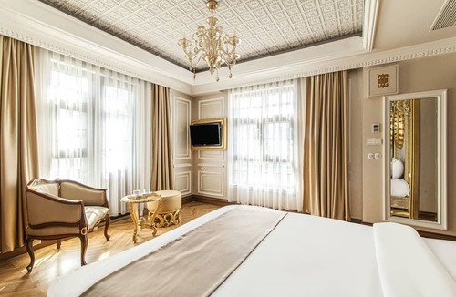 Beylerbeyi Villa | Mansion w Bosphorus View with Balcony and Garden