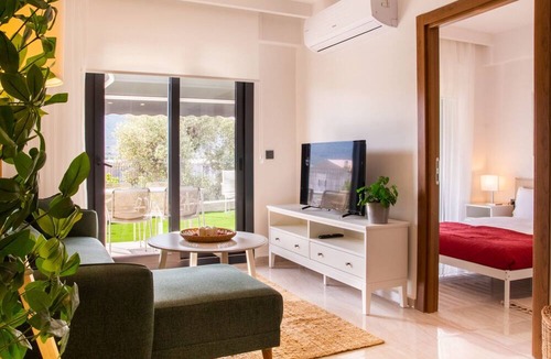 Gulbahce Mahallesi Apartment | Nature View Flat with Garden in Urla, Izmir