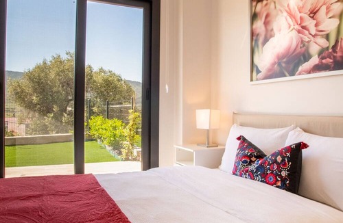 Gulbahce Mahallesi Apartment | Nature View Flat with Garden in Urla, Izmir