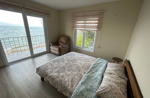 Orhangazi Villa | Iznik Sunshine Lake House with stunning views