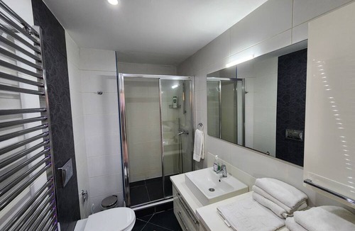 Taksim Apartment | Downtown İstanbul Taksim, family suit, pool, sauna gym internet Netflix