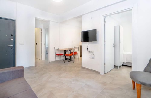 Turgutreis City Center Apartment | Charming Flat w Terrace 3 min to Beach in Bodrum