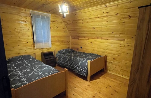 Yomra Ski Chalet | Şehi̇r Merkezi̇ne Yakin Doğa ve Deni̇z Manzarali 4 Yatakli Bungalov