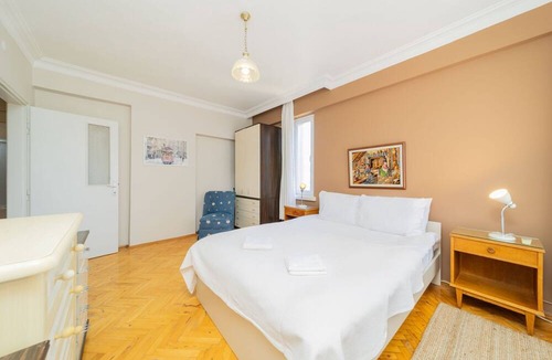 Guzeloba Mahallesi Apartment | Flat w Balcony Fireplace 5 min to Beach in Antalya