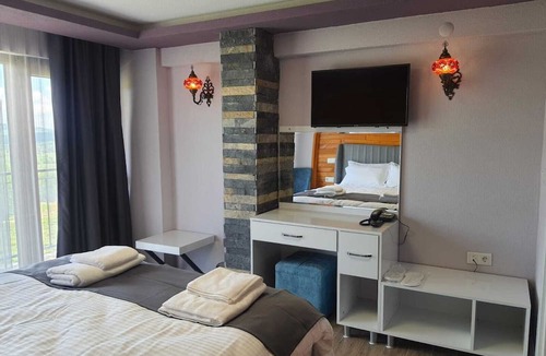 Keciborlu Hotel | La Vie En Rose Otel by Söğütdağı