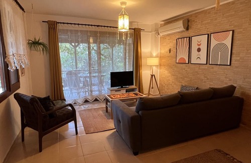 Ahmetbeyli Mahallesi Villa | Chic Villa with Terrace and Rooftop in Izmir