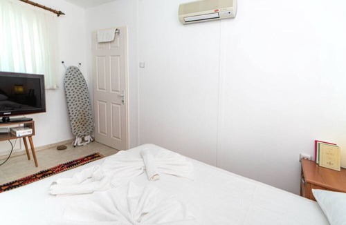 Koycegiz Apartment | Vacation Flat w Garden Patio BBQ in Dogusbelen