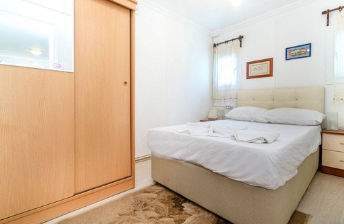 Koycegiz House | Chic Flat w Shared Pool and Garden in Dogusbelen