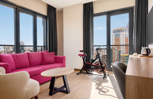 Kucukbakkalkoy Hotel | Tryp by Wyndham Istanbul Atasehir