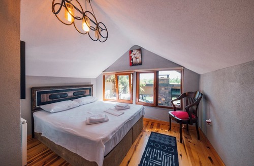 Sile Hotel | Antik River House