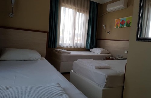 Eceabat Hotel | Crowded House
