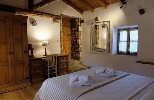 Bergama Cottage | Charming Greek Cottage 10 Min Walk to Acropol