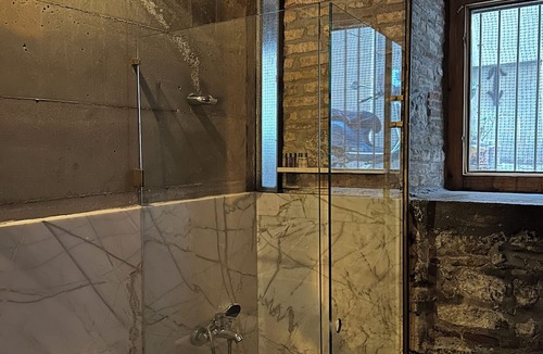 Tophane House | 1st floor dublex with garden