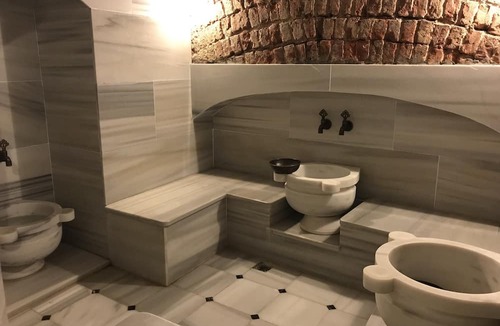 Galata Apartment | A private Turkish Hamam(Bath) and Sauna+Projector with Netflix at the Centre