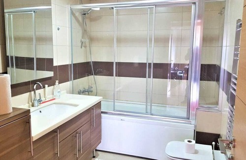 Basaksehir Apartment | Başakşehir Metrokent 2+1 Secure Flat w/View/Pool/GYM/AirCond