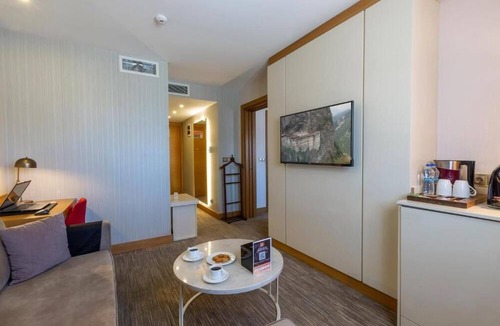 Yomra Hotel | Kuhla Hotel