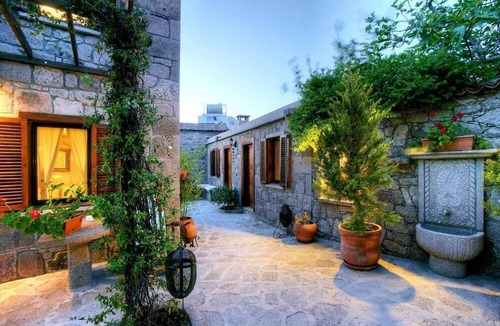 Behram Hotel | Idasos Tasodalar