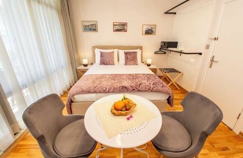 Adalar House | Poseidon Kinaliada Pansiyon