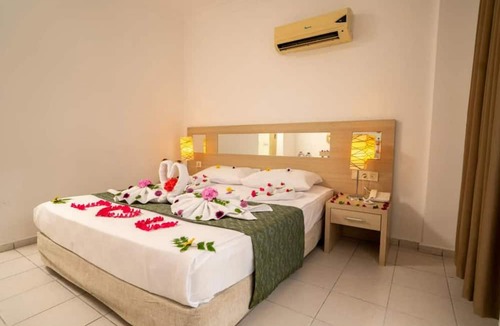 Kiris Hotel | Malibu Garden Resort