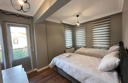 Nilufer Hotel | Yeşil Panjurlu Villa Otel