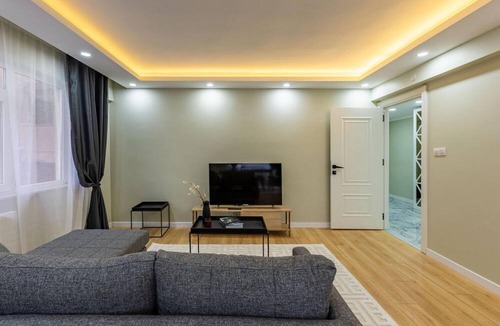 Maltepe Apartment | Stylish Flat near Public Transportation in Maltepe