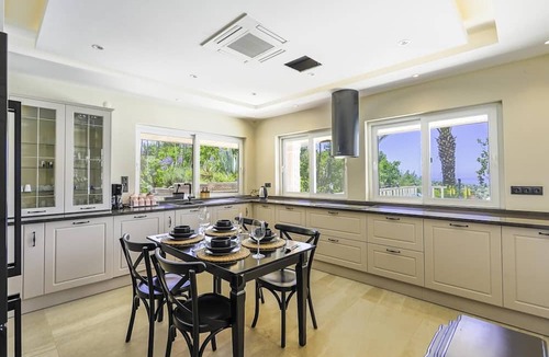 Demirtas Villa | Sea View Terrace Big Villa w Pool 5 min to Beach