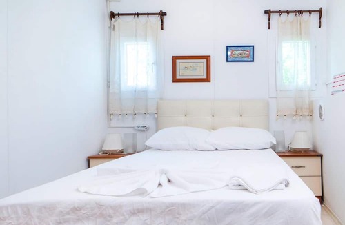 Koycegiz House | Vacation Flat w Pool Garden Patio BBQ in Mugla