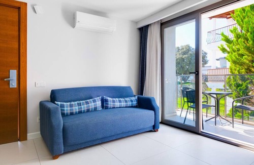 Gumbet Apartment | Stylish Flat w Pool n Balcony 5 min to Beach