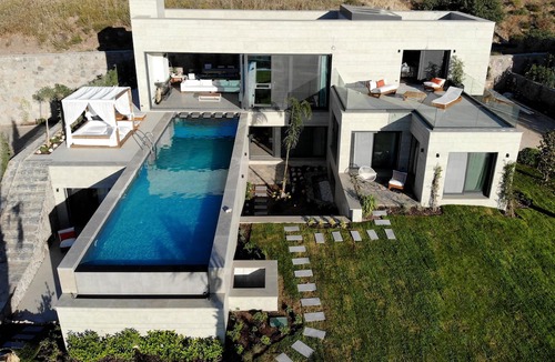 Turgutreis Villa | Bodrum Turgutreis'te Özel Havuzlu ve Deniz Manzaralı 6 Yatak Odalı Villa BV-4115