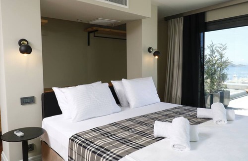 Turgutreis Villa | Bodrum Turgutreis'te Özel Havuzlu ve Deniz Manzaralı 6 Yatak Odalı Villa BV-4115