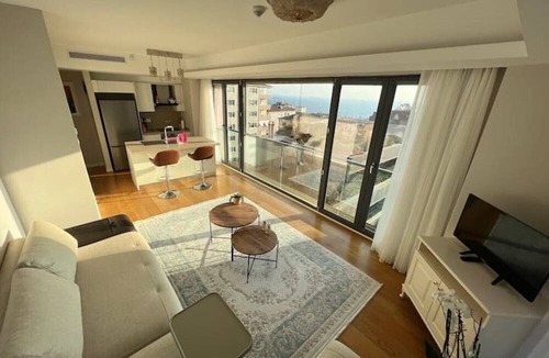 Pendik Apartment | Ultra Luxe 2+1 Flat in a Site with Sea View