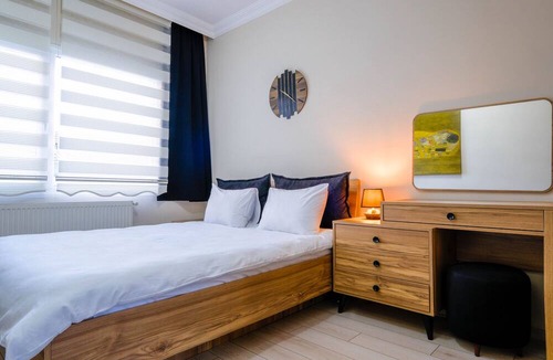 Konak Apartment | Flat w Balcony 5 min to Metro and Coast in Izmir