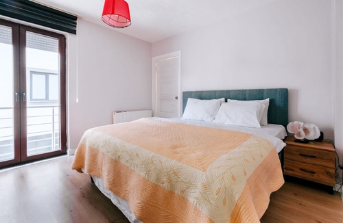 Pendik Apartment | Bright Flat, 9 Min to IstMarina