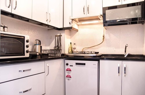 Konak Apartment | Lovely Flat in Konak with Sea View and Balcony