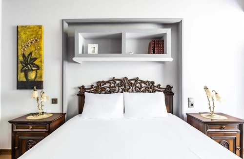 Uskudar Apartment | Classic Flat w Balcony 7 min to Capitol Mall