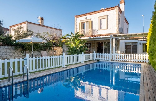Hacımemis Villa | Luxury Duplex Villa w Pool and Garden in Alacati