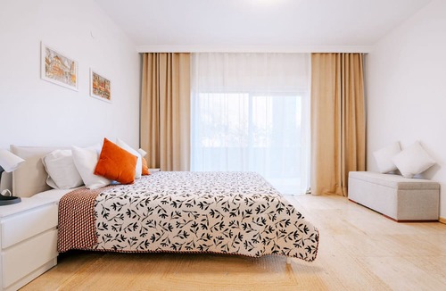 Esentepe Apartment | Central Flat w Garden 10 min to Metro and Zorlu