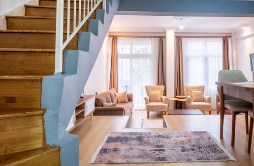Kusadasi City Centre Villa | Duplex Villa w Sea View Terrace in Kusadasi