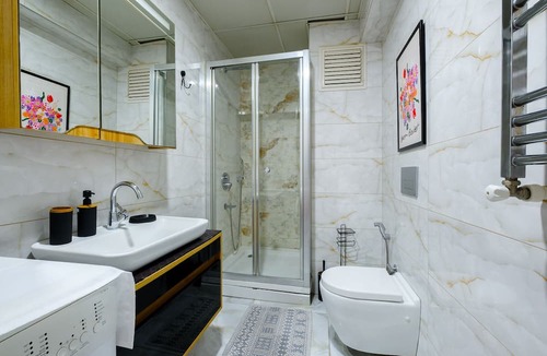 Esenyurt Apartment | Colorful Flat Near Torium and Beylikduzu Metrobus