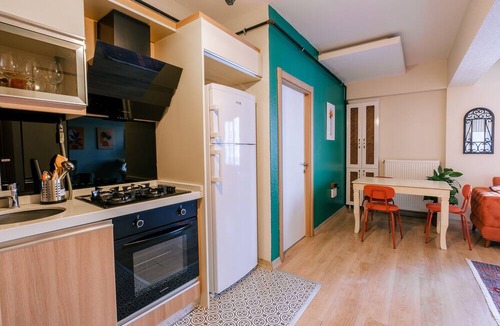 Esenyurt Apartment | Colorful Flat Near Torium and Beylikduzu Metrobus