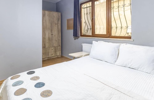 Maltepe Apartment | Flat with Backyard 6 min to Bostanci Show Center