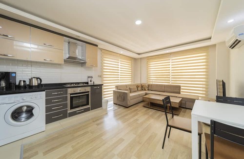 Konyaalti Apartment | Charming Flat w Balcony, Garden, Pool in Antalya
