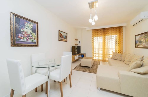 Konyaalti Apartment | Flat w Pool Garden and Balcony 7 min to Beach