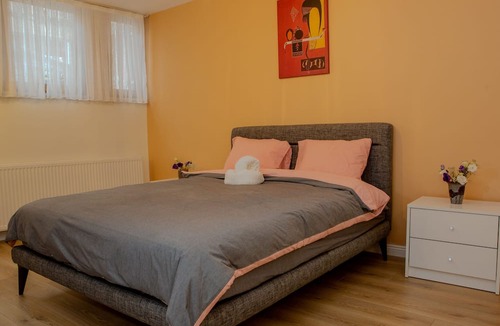 Rasimpasa Apartment | Retro 64 Entire rental unit in Kadıköy, Istanbul, Turkey Modern Designed
